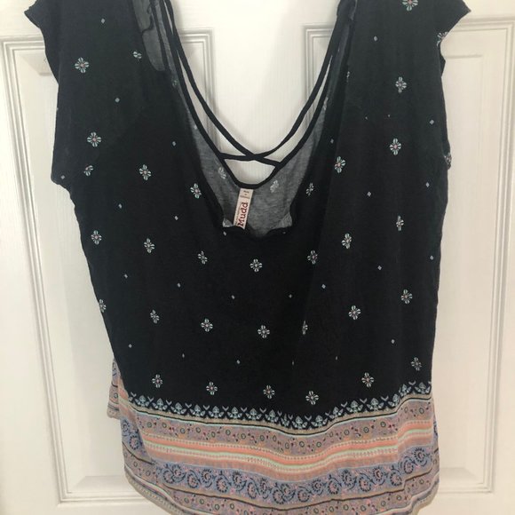 Short Sleeve Woman's Top - Picture 2 of 5